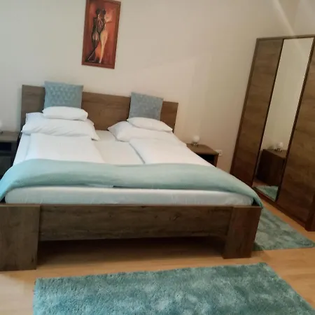 公寓 Heviz Lake Apartman *