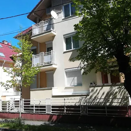아파트 Heviz Lake Apartman *